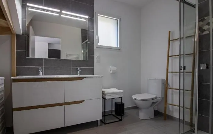 Les Lys Fleurs Des Pyrenees Nyaraló *