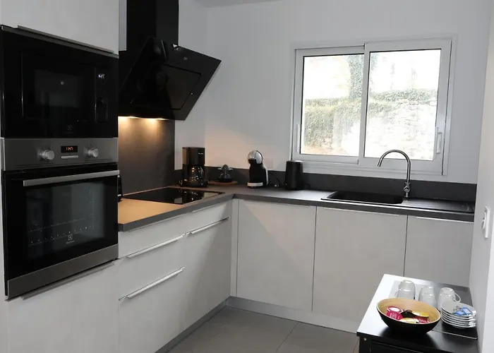 Les Lys Fleurs Des Pyrenees *