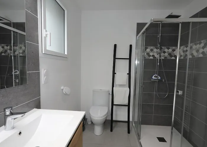 Les Lys Fleurs Des Pyrenees Nyaraló