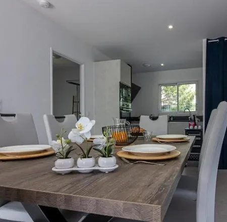 Les Lys Fleurs Des Pyrenees *